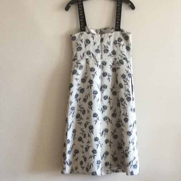 Dress - Picture 4 of 8